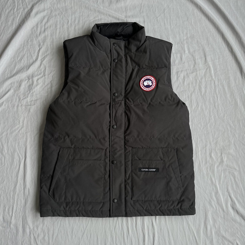 Canada Goose Freestyle Graphite Vest With Classic Badge Size Medium
